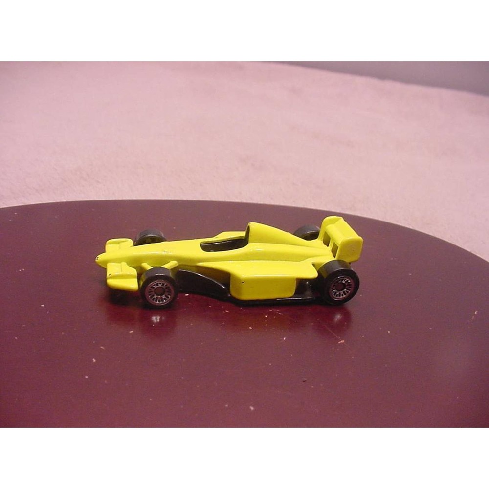 HOT WHEELS Yellow Racer - 2000